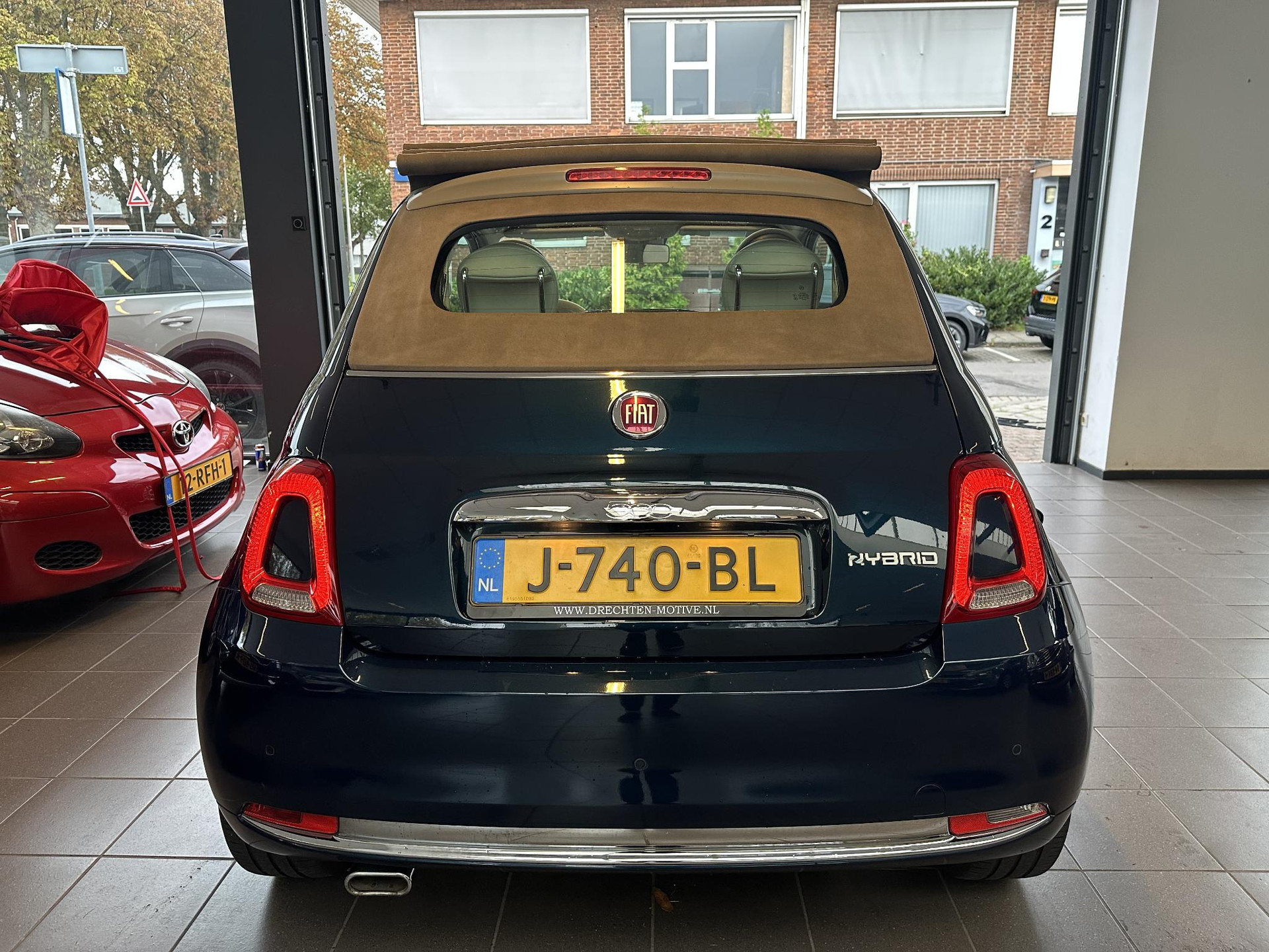 47810583-3.jpg