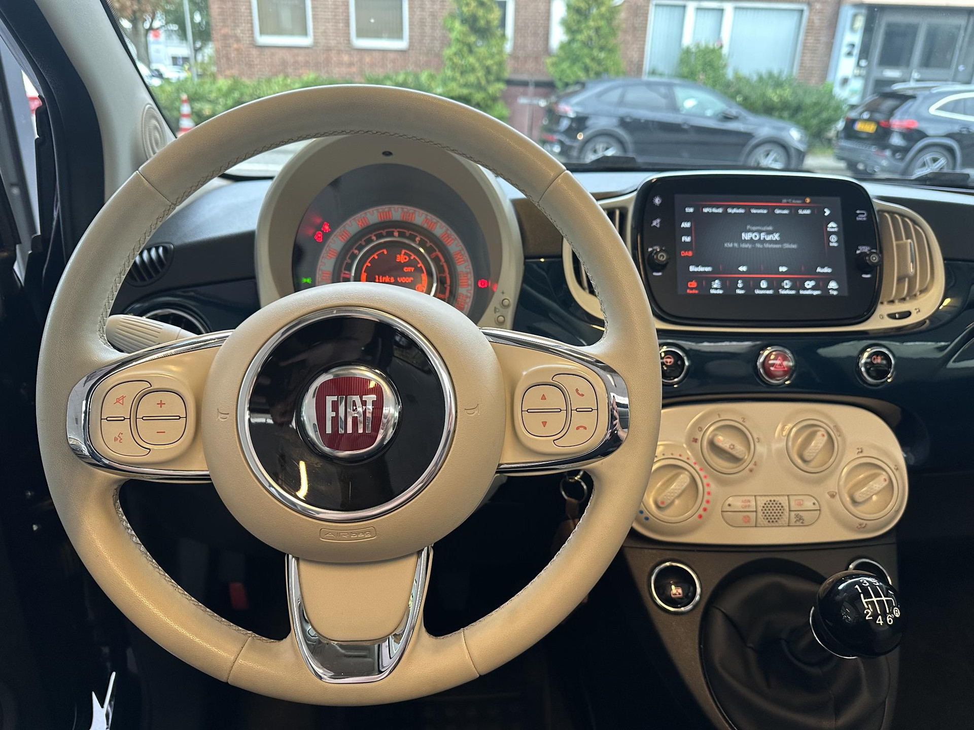 47810583-8.jpg