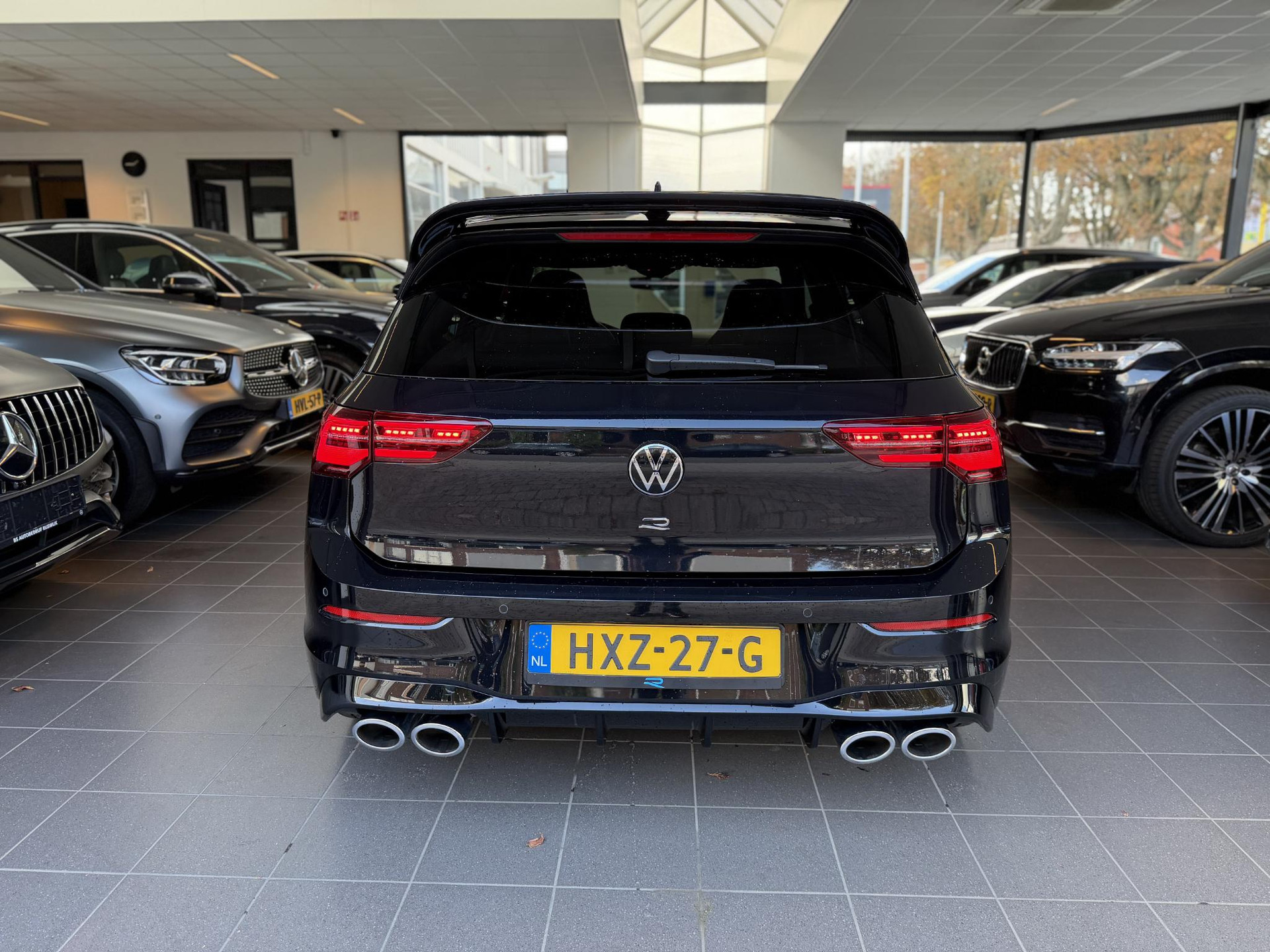 47992044-6.jpg
