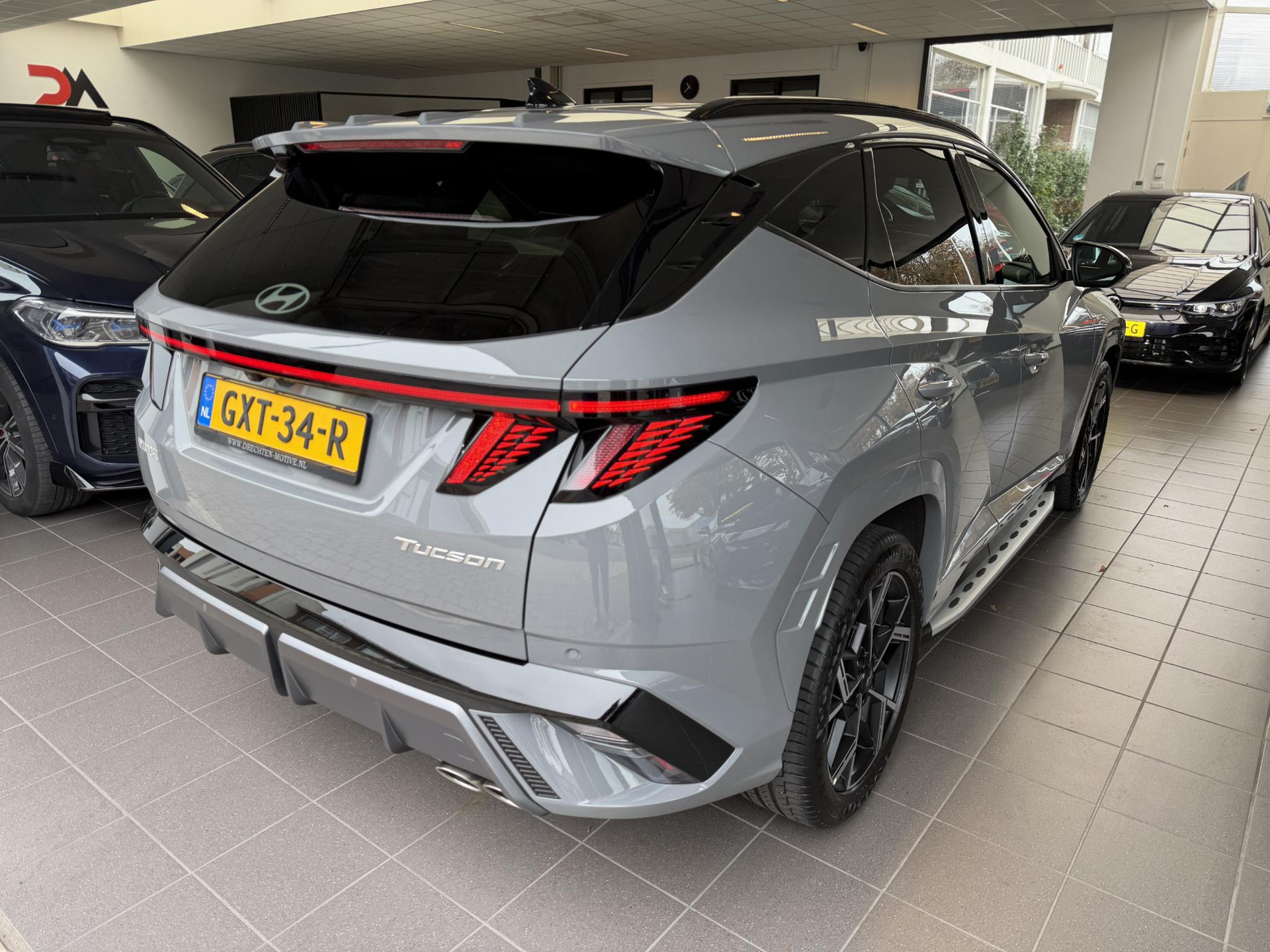48079245-6.jpg